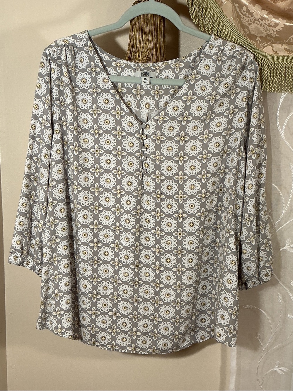 Croft & Barrow Gray White Floral Medallion Henley Blouse Sz XXL Rayon 3/4 sleeve